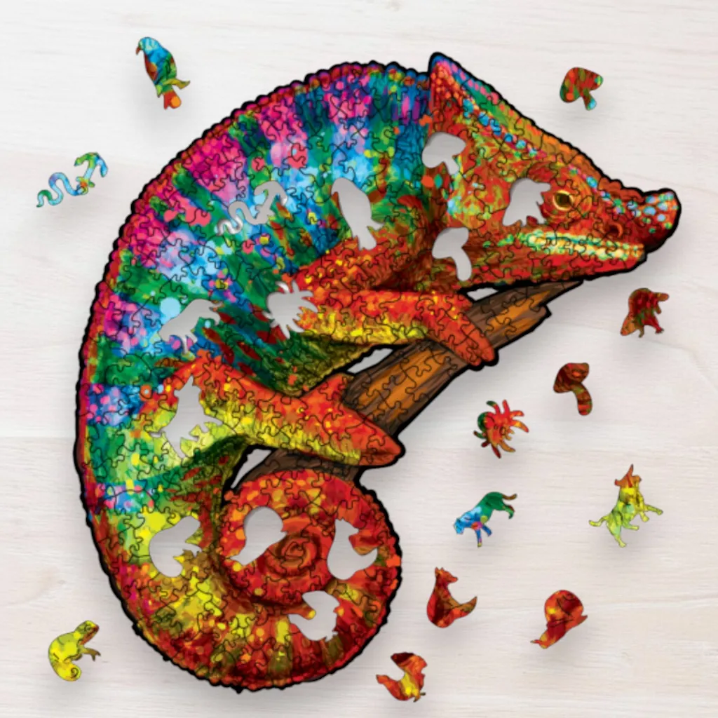 Drevené puzzle Chameleón na vetvičke